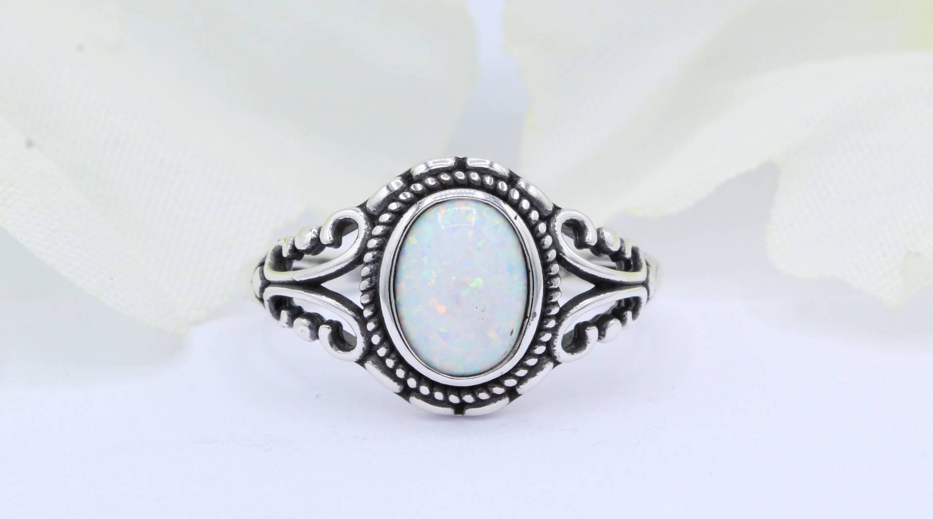 Verzierter Scribe Design Lab White Opal Oxidized Metal Bali Kugel Ring Solitär 925 Sterling Silber Wähle Dein Band Farbe Neu von OnlyOpalLuv