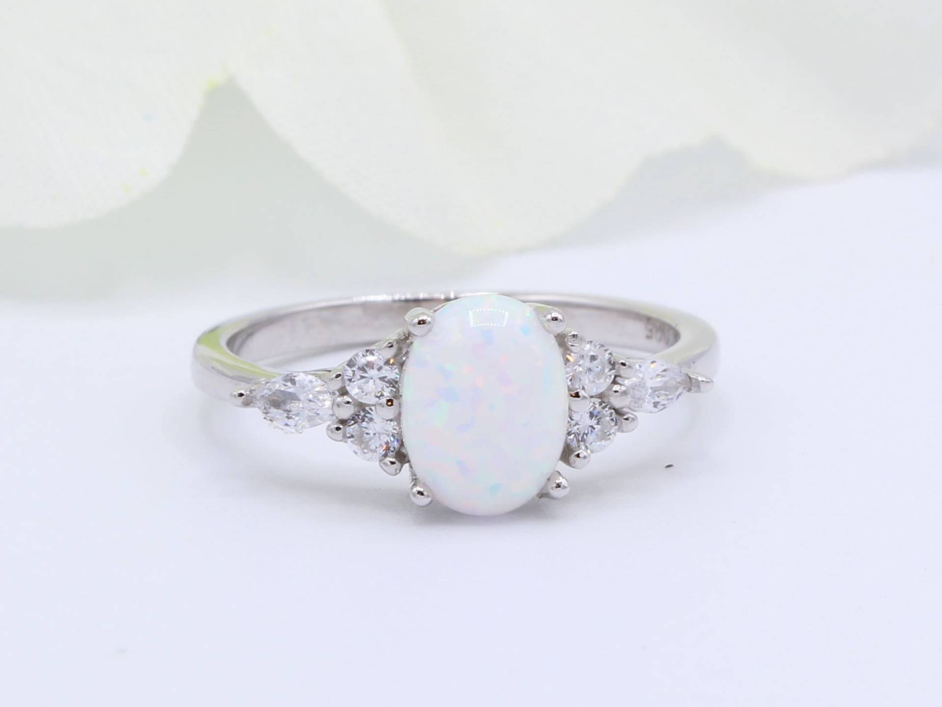 Vintage Art Deco Oval Lab Weiß Opal Hochzeit Verlobung Braut Ring Marquise Runde Diamant Cz Akzent 925 Sterling Silber von OnlyOpalLuv