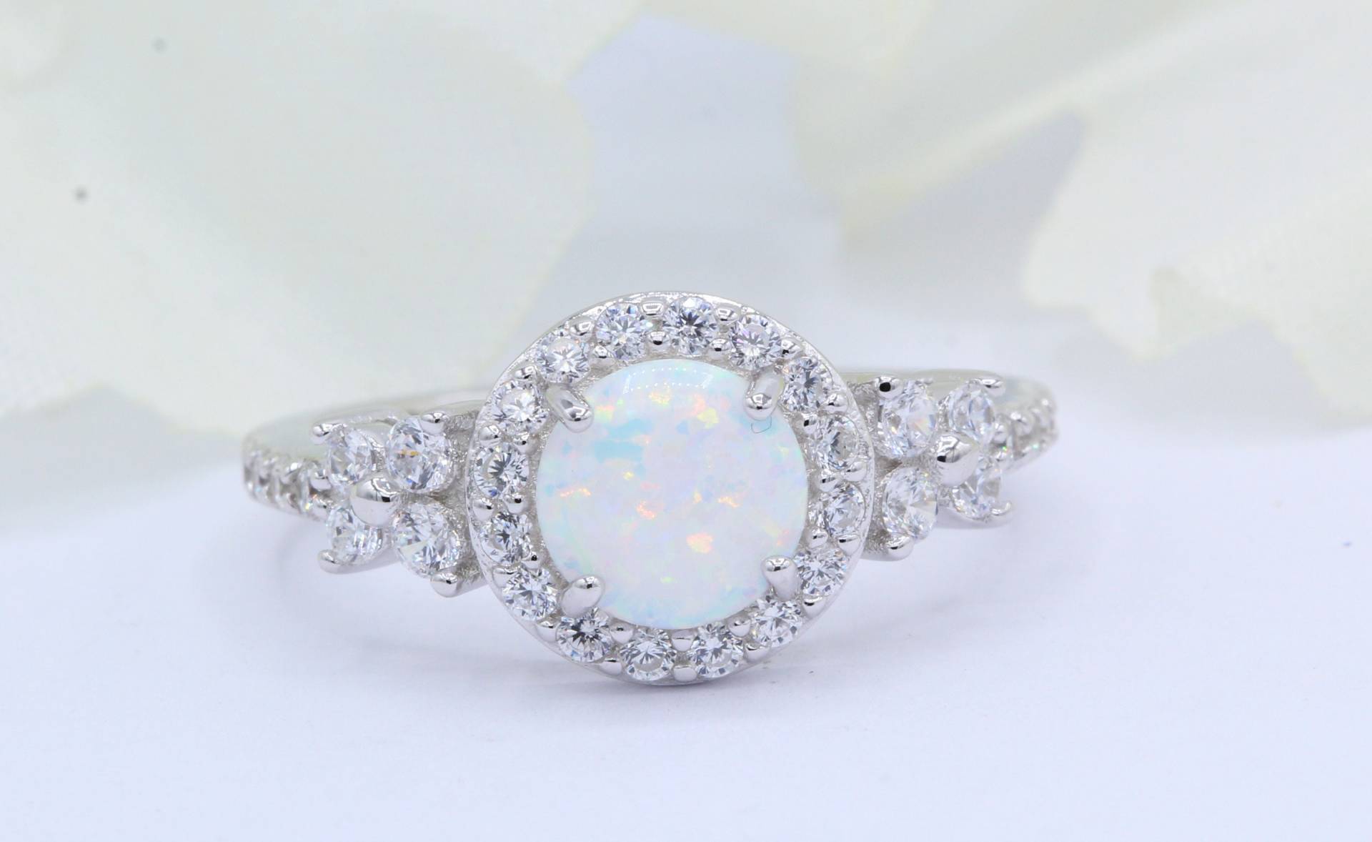 Vintage Art Deco Runde Halo Lab Weiß Opal Cz Schmetterling Shank Hochzeit Verlobung Brautring Rund Akzent 925 Sterling Silber Wähle Band von OnlyOpalLuv