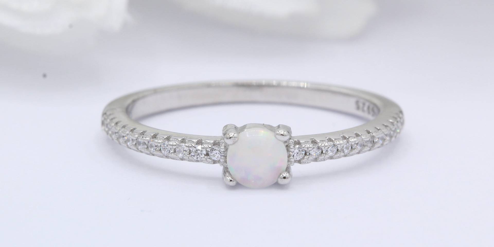 Zierlicher Runder Schlichter Lab White Opal Hochzeit Verlobung Brautring Vintage Art Deco Rund Diamant Cz Akzent 925 Sterling Silber von OnlyOpalLuv