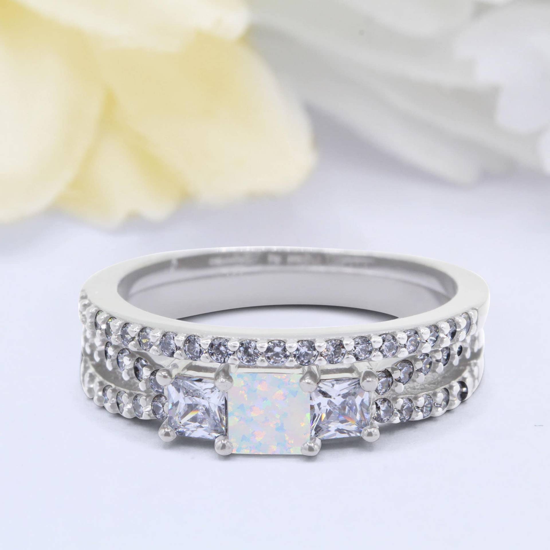 Zweiteiliger Drei-Stein Prinzessin Cut Lab Weiß Opal Cz Art Deco Vintage Hochzeit Verlobungsring Massiv 925 Sterling Silber Wähle Deinen Stein von OnlyOpalLuv