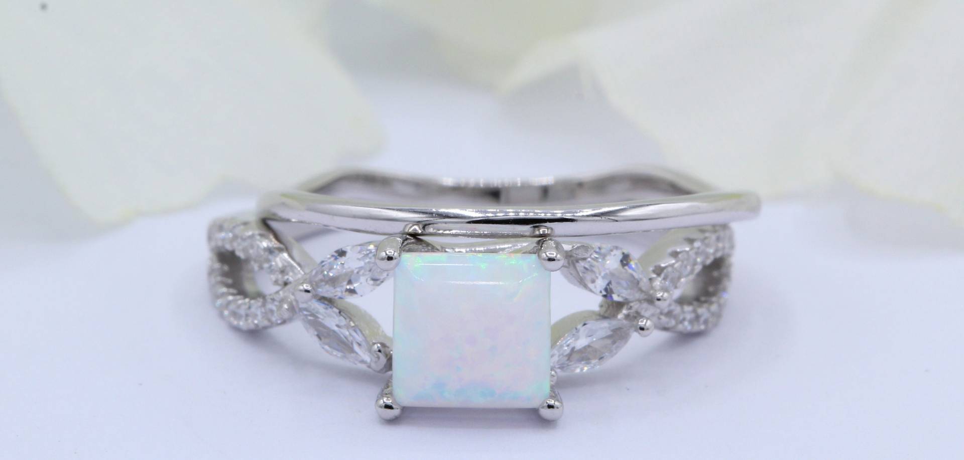 Zweiteiliger Infinity Shank Princess Cut Lab Weiß Opal Art Deco Vintage Hochzeit Verlobungsring Rund Cz Massiv 925 Sterling Silber von OnlyOpalLuv