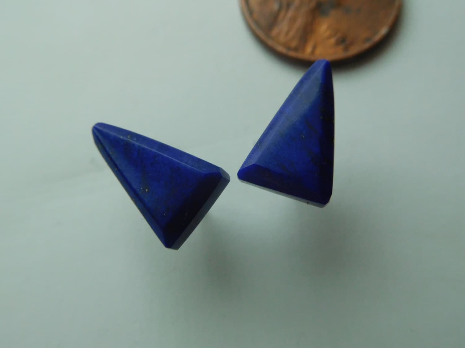 Lapislazuli Ohrstecker/Blaue Ohrringe/Lila Dreieck Ohrstecker/ von OnlyStoneJewelry