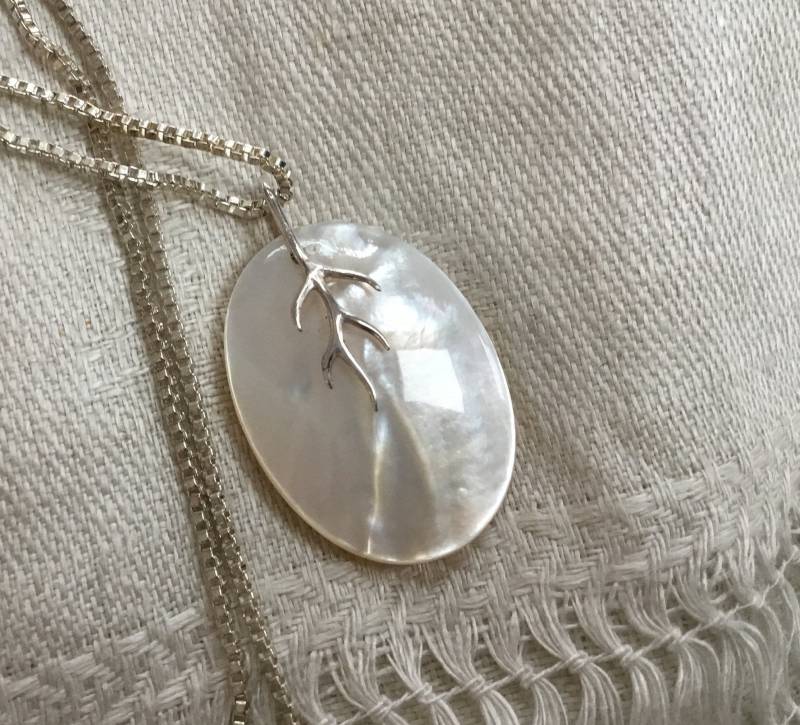 Weiße Perlmutt Halskette /Winter Schmuck/Weihnachtsschmuck/Urlaubsgeschenk Für Frau/ Kostenloser Versand/Weiße Abalone von OnlyStoneJewelry