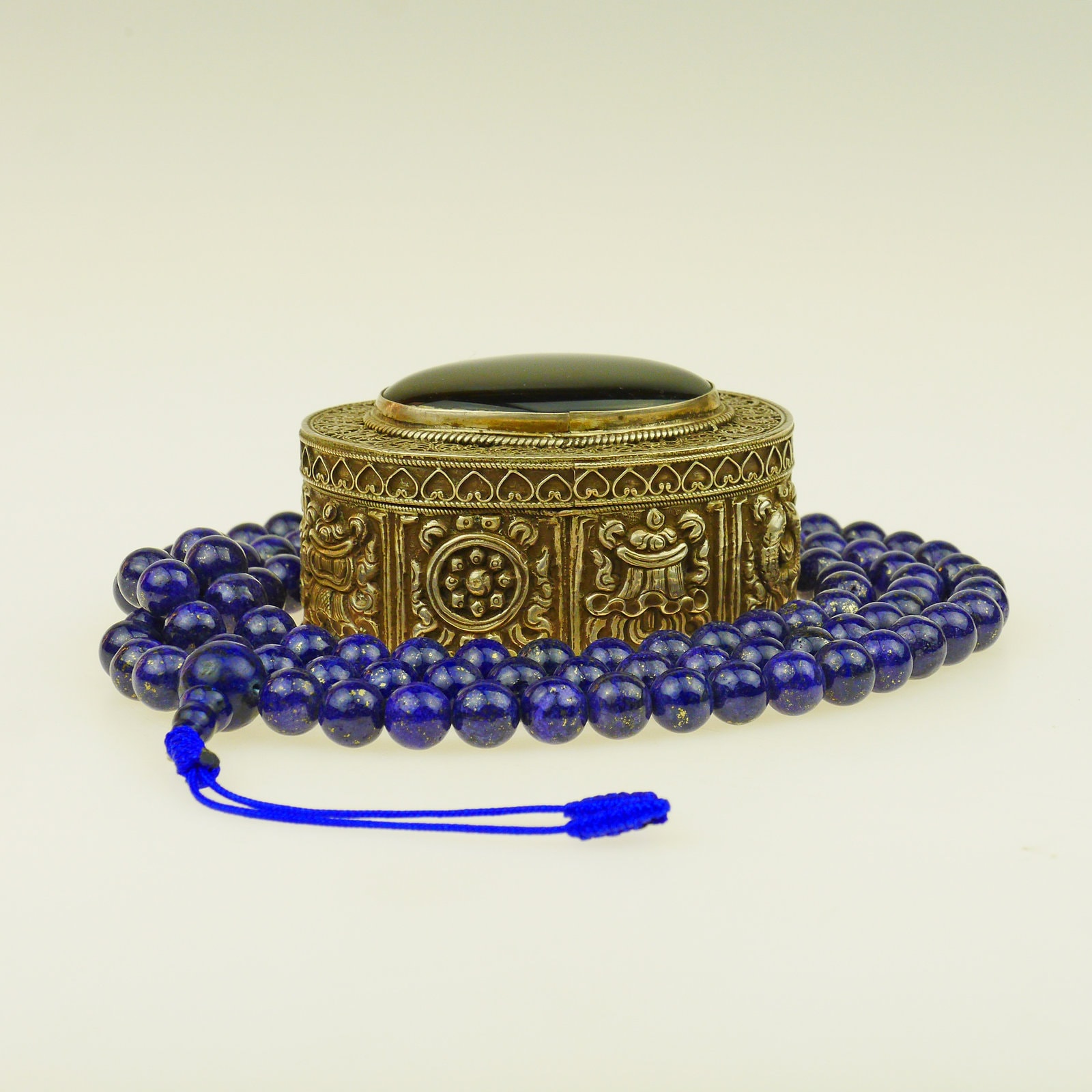 Mala Buddha Lapislazuli Kette 108 Perlen | 7, 5 Mm Edelstein Blau Buddhismus, Meditieren, Selbstliebe, Geschenk, Damen, Gold, Handarbeit M6 von Onlybestqualitynepal