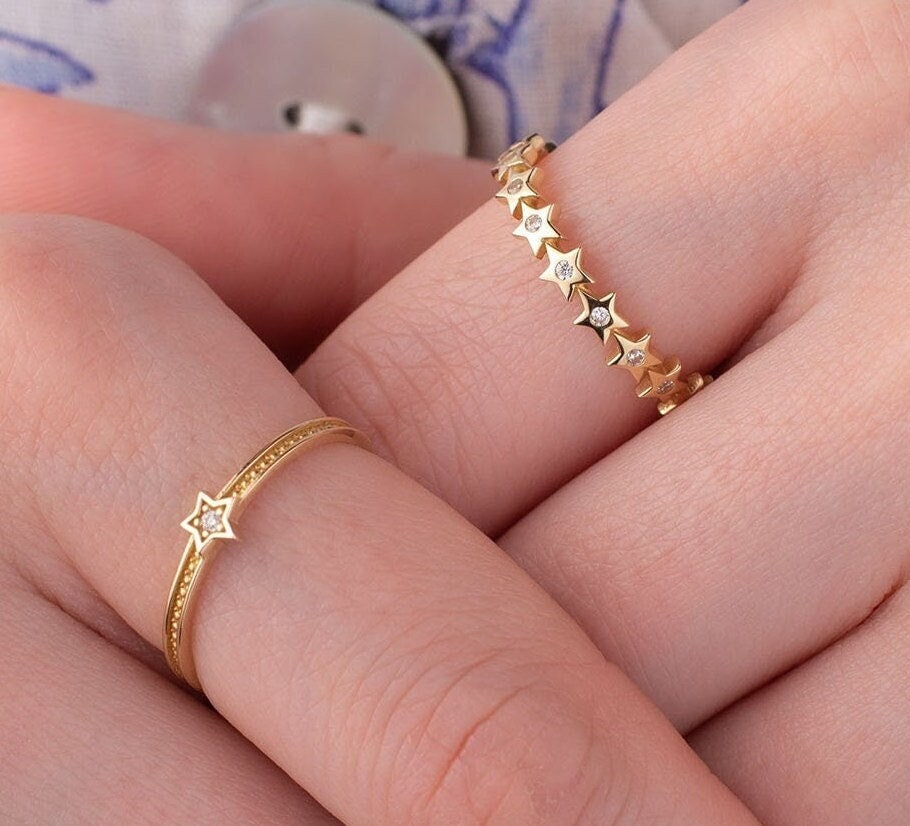 Gold Stern Ring, 14K Solid Goldring, Star Band Zierliche Geschenk Für Sie, Kleine Sternring, Ewigkeit Band, Weihnachtsgeschenk von OnsevaFineJewelry