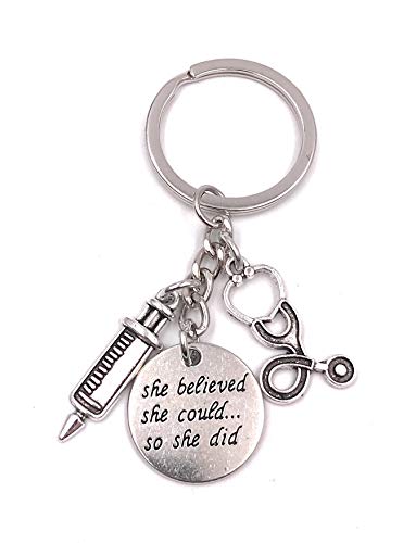 Onwomania Arzt Stetoskop Spritze Schlüsselanhänger Metall Glücksbringer in Alu Geschenkbox, ideal zum Verschenken von Onwomania