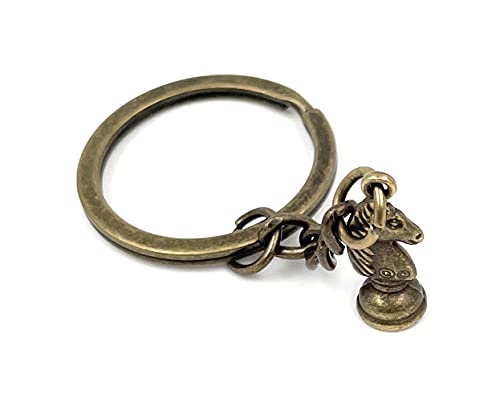 Onwomania Schach Pferd Figur Spiel Schlüsselanhänger Metall Glücksbringer in Alu Geschenkbox, ideal zum Verschenken von Onwomania