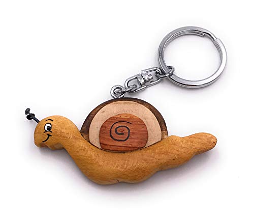 Onwomania - "-Schnecke mit Fühler Schlüsselanhänger - Holz Glücksbringer ideal als Geschenk z.B. für den besten Freund, die beste Freundin, Mama - Für Männer, Frauen & Kinder von Onwomania