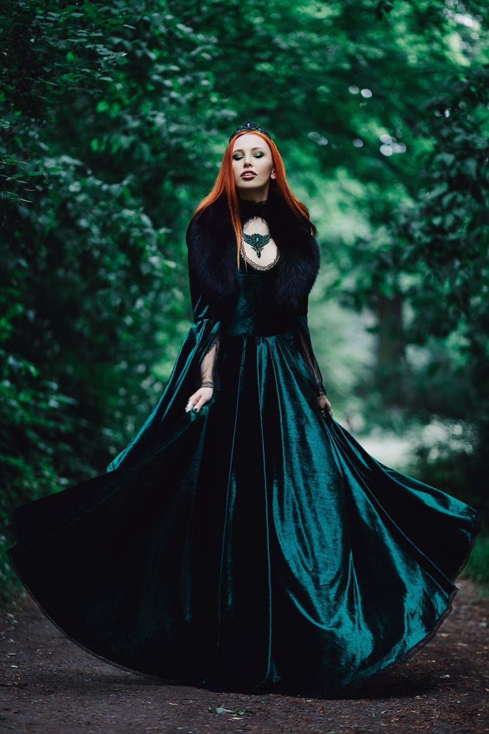 Dunkler Mittelalterlicher Feenwald Grüner Samtkleid Dunkler Mittelalterlicher Feenwald Grüner Samtkleid von OnygenClothing