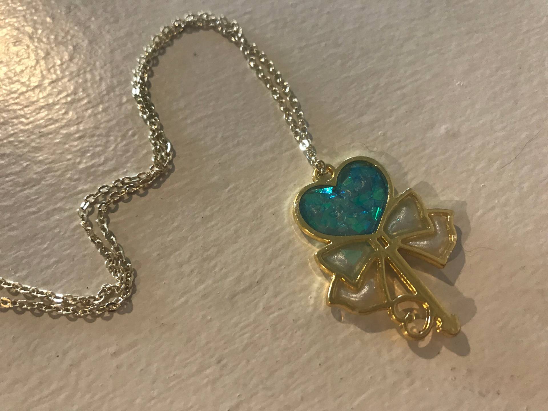 Aqua Schimmer Herz Schlüssel Halskette Aqua Schimmer Herz Schlüssel Halskette von OpalDeco