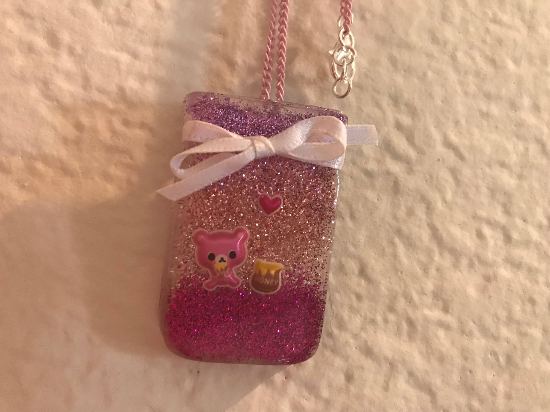 Rosa Honig Bär Glitter Glas Halskette Rosa Honig Bär Glitter Glas Halskette von OpalDeco