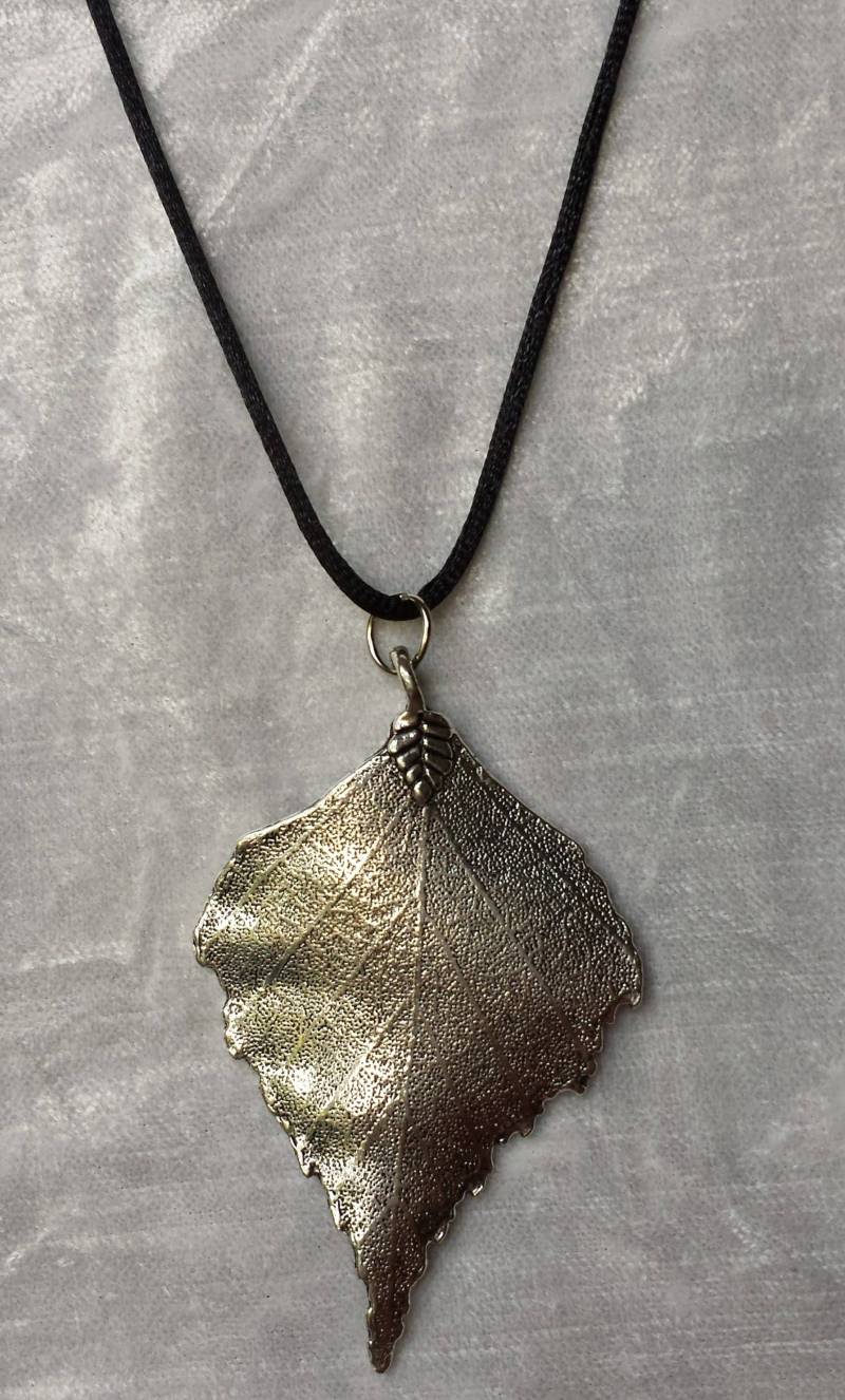 Blatt-Blatt-Silber-Anhänger-Handgemachter Anhänger-Blatt-Halskette-Blattschmuck-Herbst Schmuck von OpalandJewellDesigns
