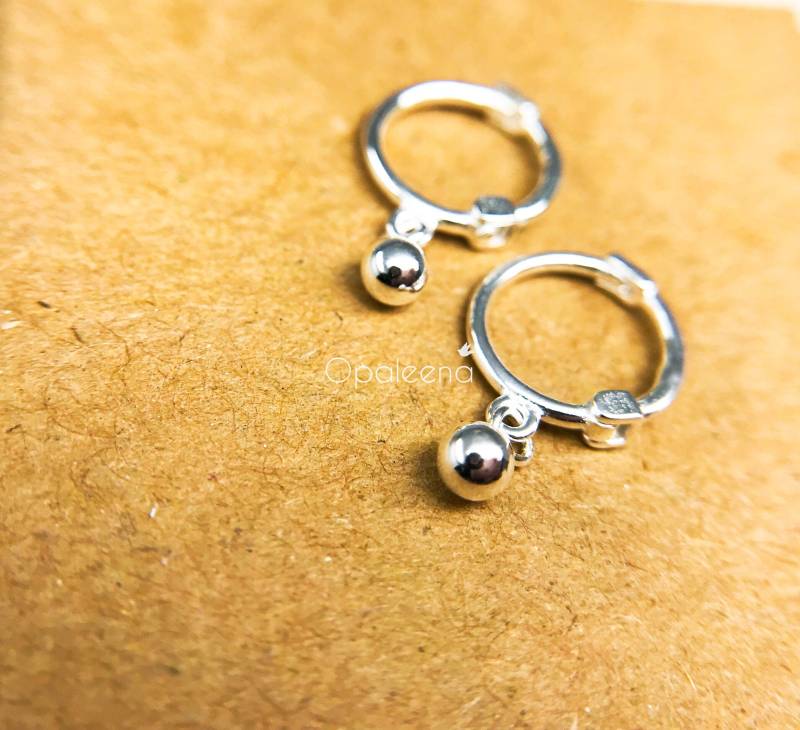 Kleine Silber Creolen Silberohrringe Weihnachtsgeschenk Kleine Dünne Sterlingsilber Minimal Tropfen Kleine Silber Creolen Silberohrringe Weihnachtsgeschenk Kleine Dünne Sterlingsilber Minimal Tropfen von Opaleena