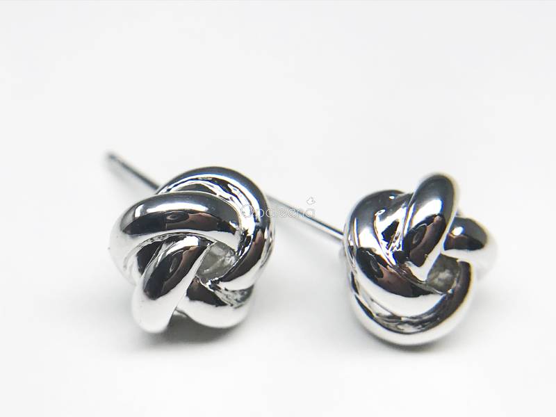 stilvolle Kleine Silberohrstecker Valentinstag Geschenk Geknüpfte Ohrringe Minimal Zierliche Ohrstecker Alltag 2023 von Opaleena