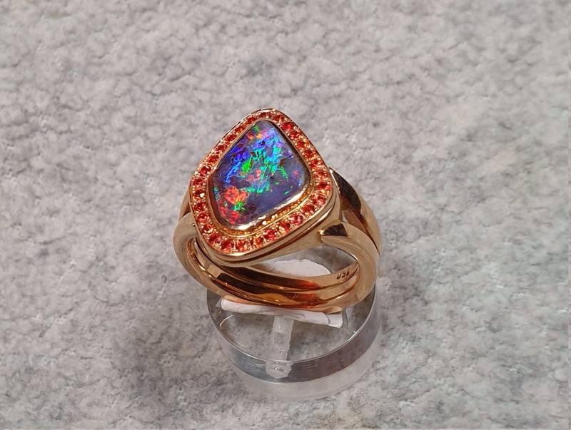 Unikat in 750Er Rose-Gold Ring Mit Gem-Class Boulderopal Und Saphiren - von OpalpointExklusiv
