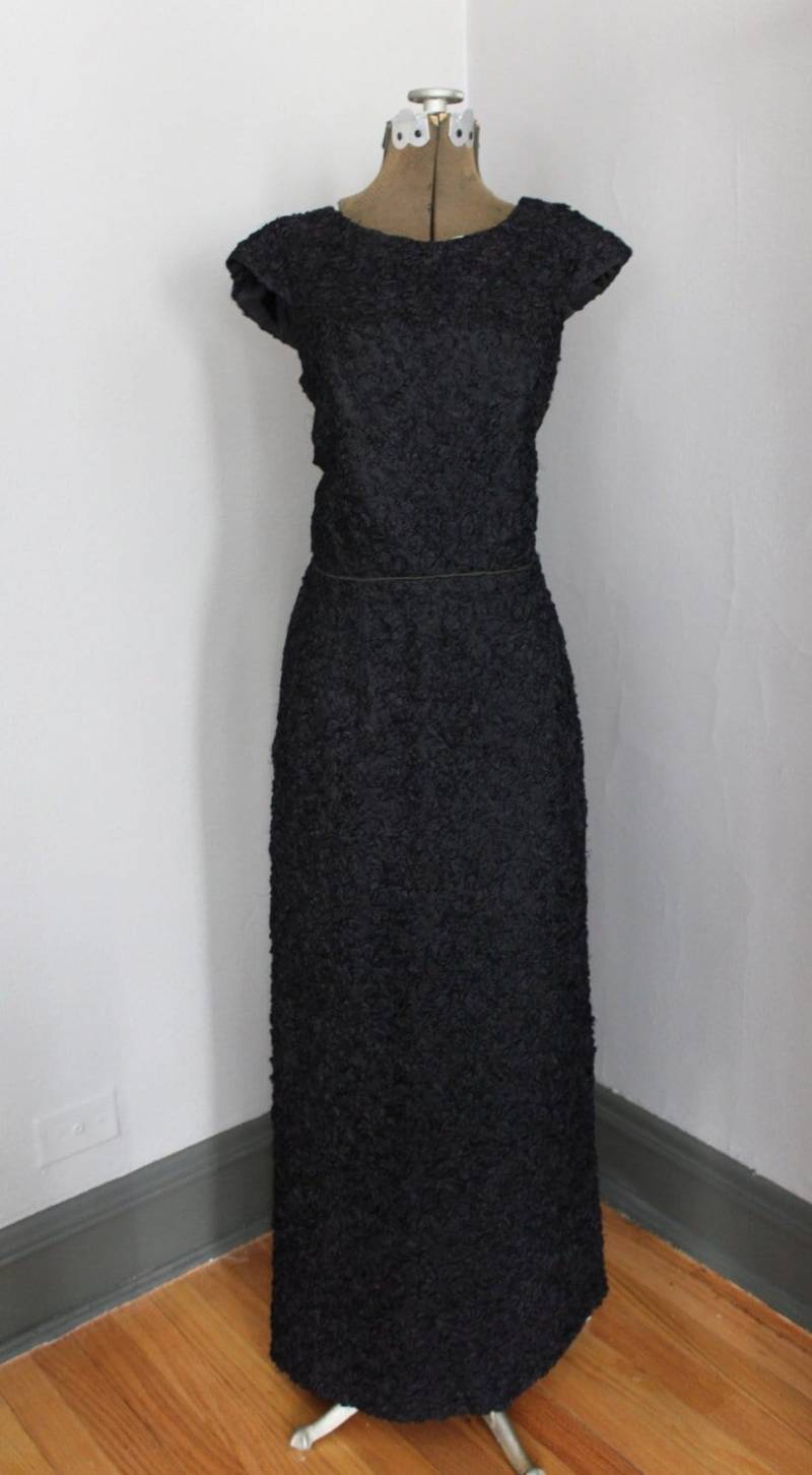 1960S Ribbonwork Schwarzes Maxi Ärmelloses Kleid Spitze Besticktes Band Arbeit Wiggle Cocktail Madmen 1960S Ribbonwork Schwarzes Maxi Ärmelloses Kleid Spitze Besticktes Band Arbeit Wiggle Cocktail Madmen von OpenedApples