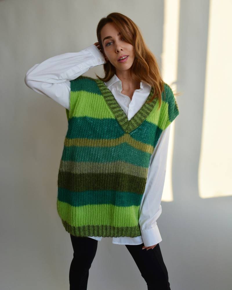 Grüne Smaragd Mohair Weste Gestreift Ärmellos Pullover Gestrickt Trendy Wolle V-Ausschnitt Mode Multicolor Lang Oversized von Openmindstyle