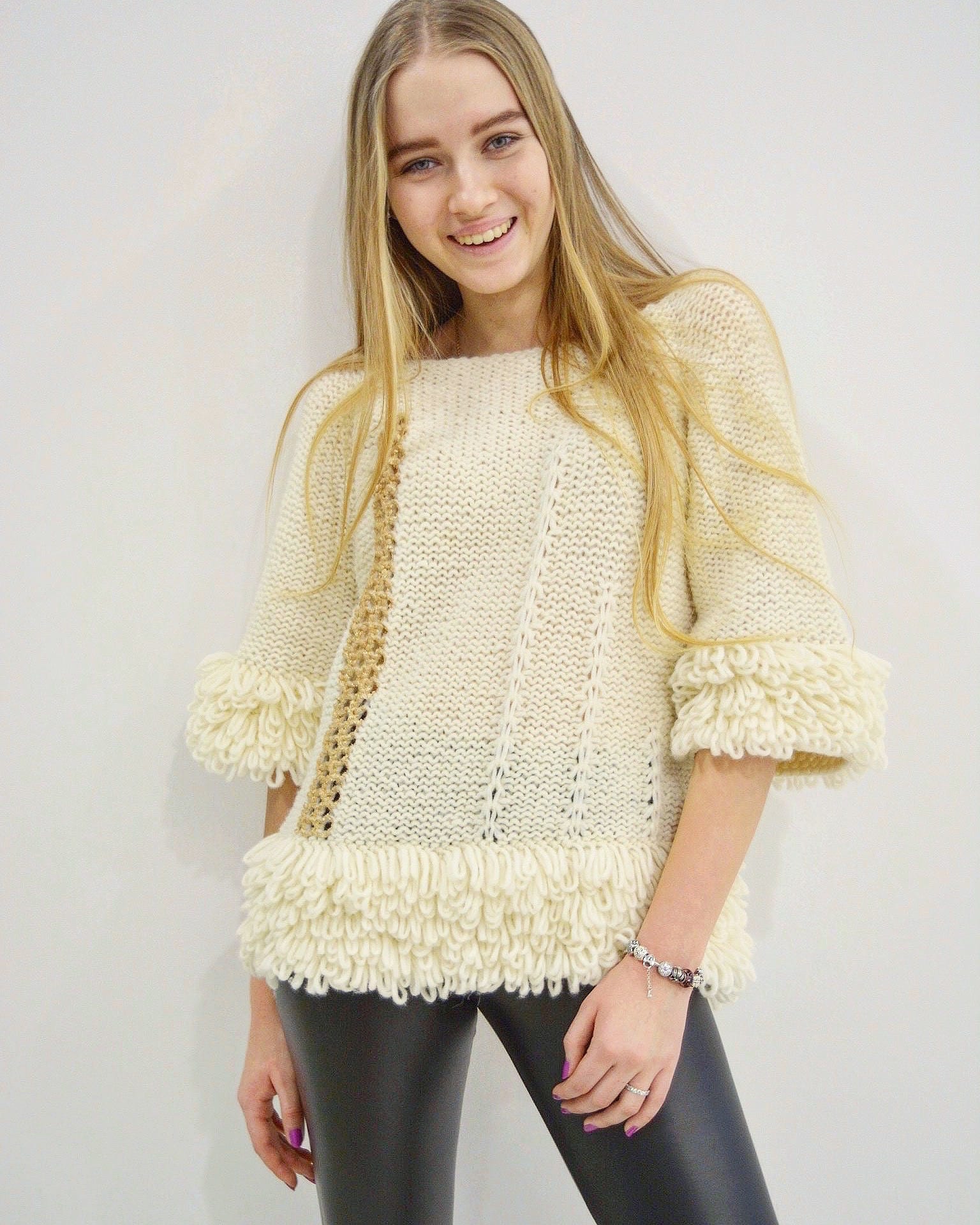 Merino Dicker Pullover Handbemalt Weißer Verschönert Weicher Unikat Elfenbein Oversized Kuscheliger Wollpullover Merino Dicker Pullover Handbemalt Weißer Verschönert Weicher Unikat Elfenbein Oversized Kuscheliger Wollpullover von Openmindstyle