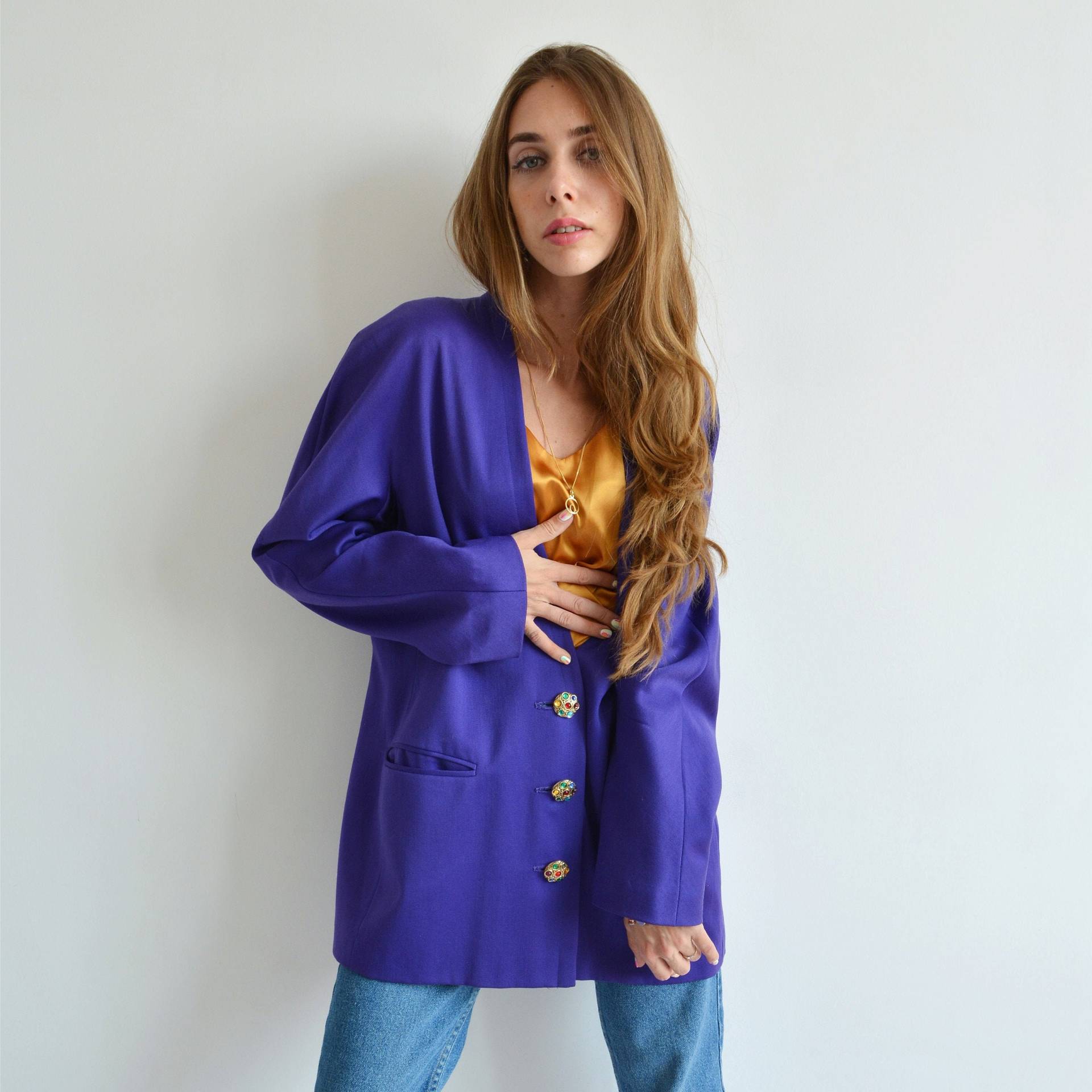 Vintage Blazer Aus 100% Wolle in Lila, Designer 80Er 90Er Jahre Blazer, Fashion Button Lila Retro Jacke, Seltener Made Italy Vintage Blazer Aus 100% Wolle in Lila, Designer 80Er 90Er Jahre Blazer, Fashion Button Lila Retro Jacke, Seltener Made Italy von Openmindvintage