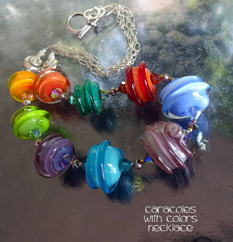 Caracoles Mit Farben. Glas Handgefertigte Lampwork Große Perlen. Perlen Murano Schmuck Fine Art. Halskette. Offenes Atelier. Offene Studioperlen von Openstudiobeads