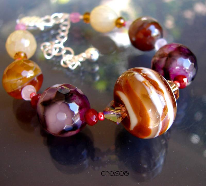 Chelsea. Glas Perlen Armband. Handgefertigte Glasperlen. Achate. Brennpunkt Runden Murano. Schmuckkunst. Offenes Studio. Offene Studioperlen von Openstudiobeads