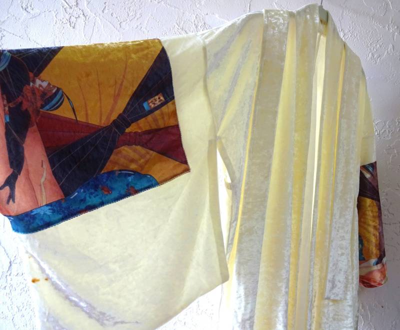 Verkauf Kimono Mit Künstlerdesign in Ärmel. Designer. Handgefertigt. Neu. Elfenbein. Einzelstück. Robe. Mantel. Hergestellt Den Usa Openstudio von Openstudiobeads