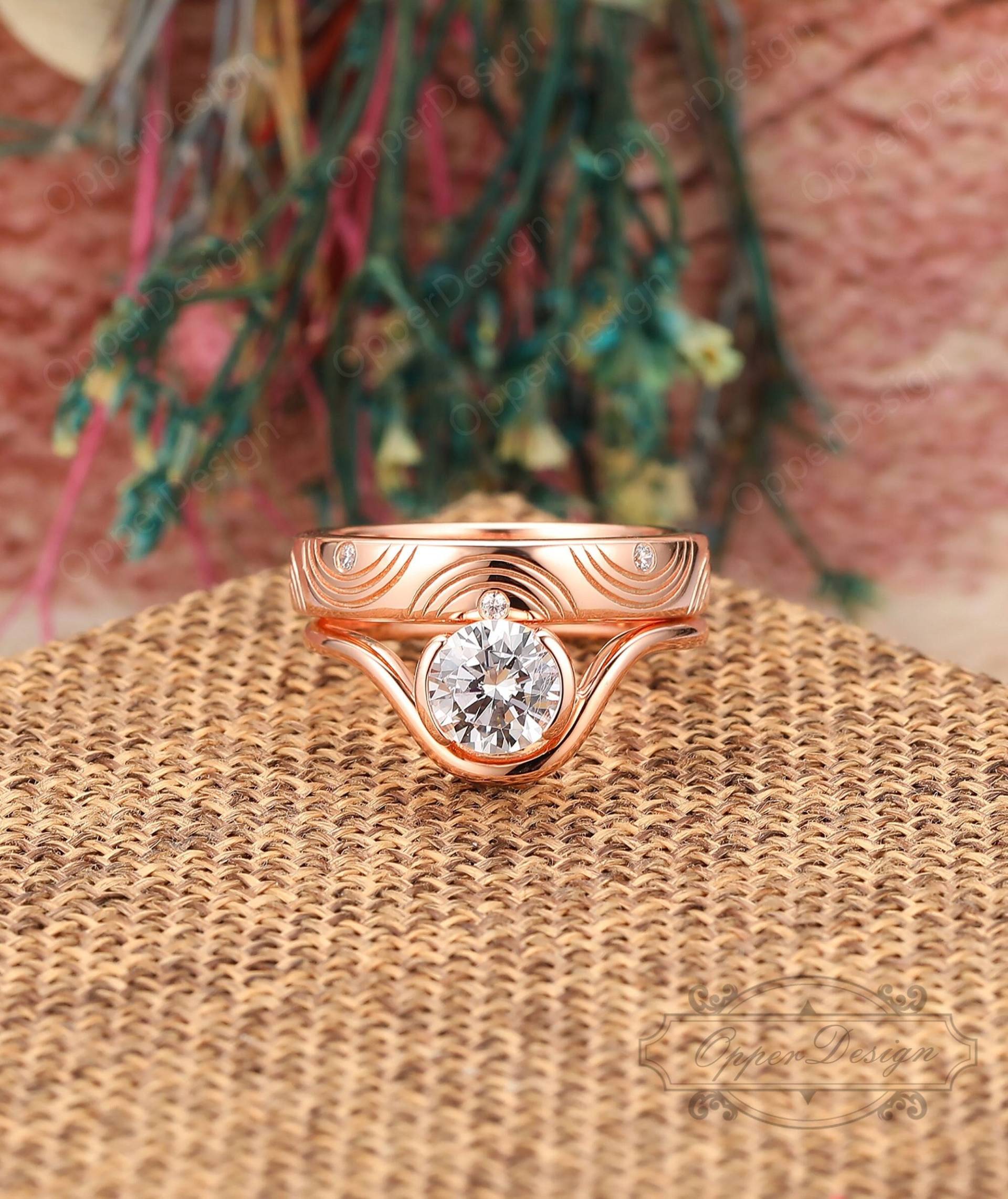 Art Deco Braut Set, Retro Simulierter Diamant Ehering Runder Schnitt 6.5mm Moissanite Ring, Personalisierter Verlobungsring, Versprechen Ring von OpperDesign