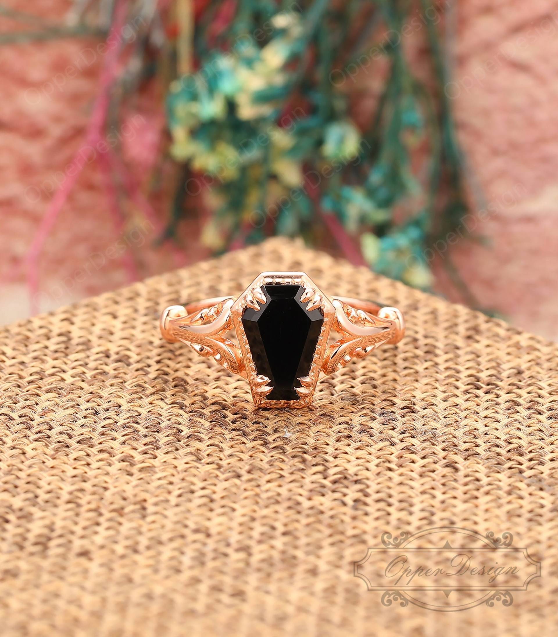 Art Deco Onyx Ehering, 14K Rose Gold Vintage Frauen Ring, Jahrestag Schild Form Natürlicher Verlobungsring, Unikat Ring von OpperDesign