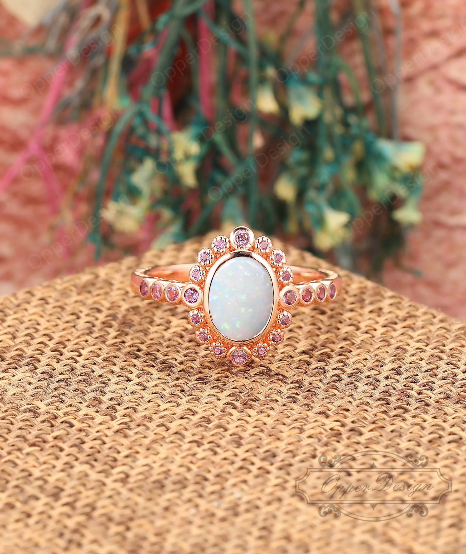 Art Deco Opal Ehering, Massiver 14K Gold Brautring, Natürlicher Verlobungsring, Feuer Weißer Einzigartiger Ring, Frauen Jahrestag Ring von OpperDesign