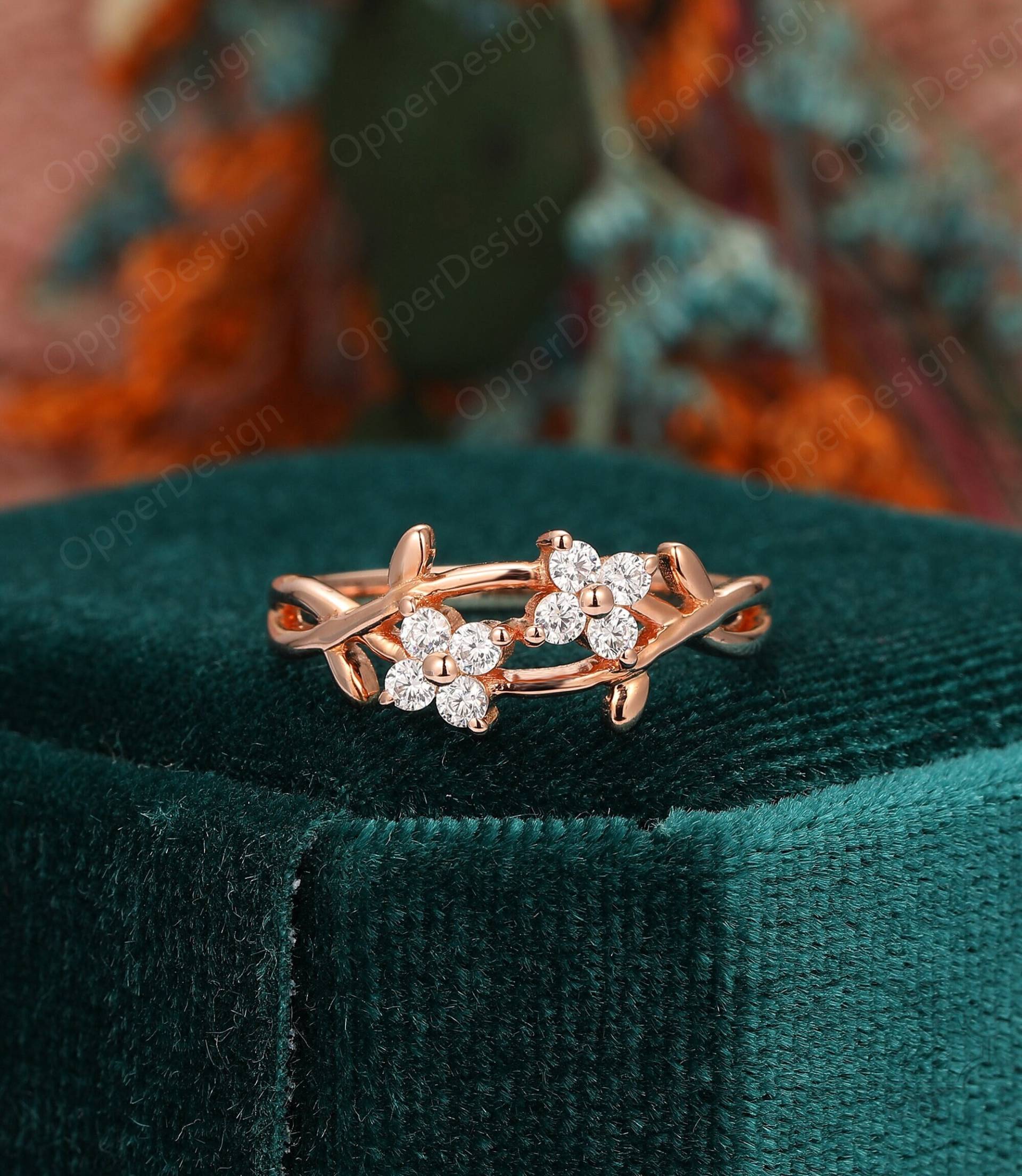 Blatt Form Moissanite Ehering, Zarte Diamant Ehering Rose Gold, Art Deco Design Band Ring, Frauen Floral Täglicher Ring von OpperDesign