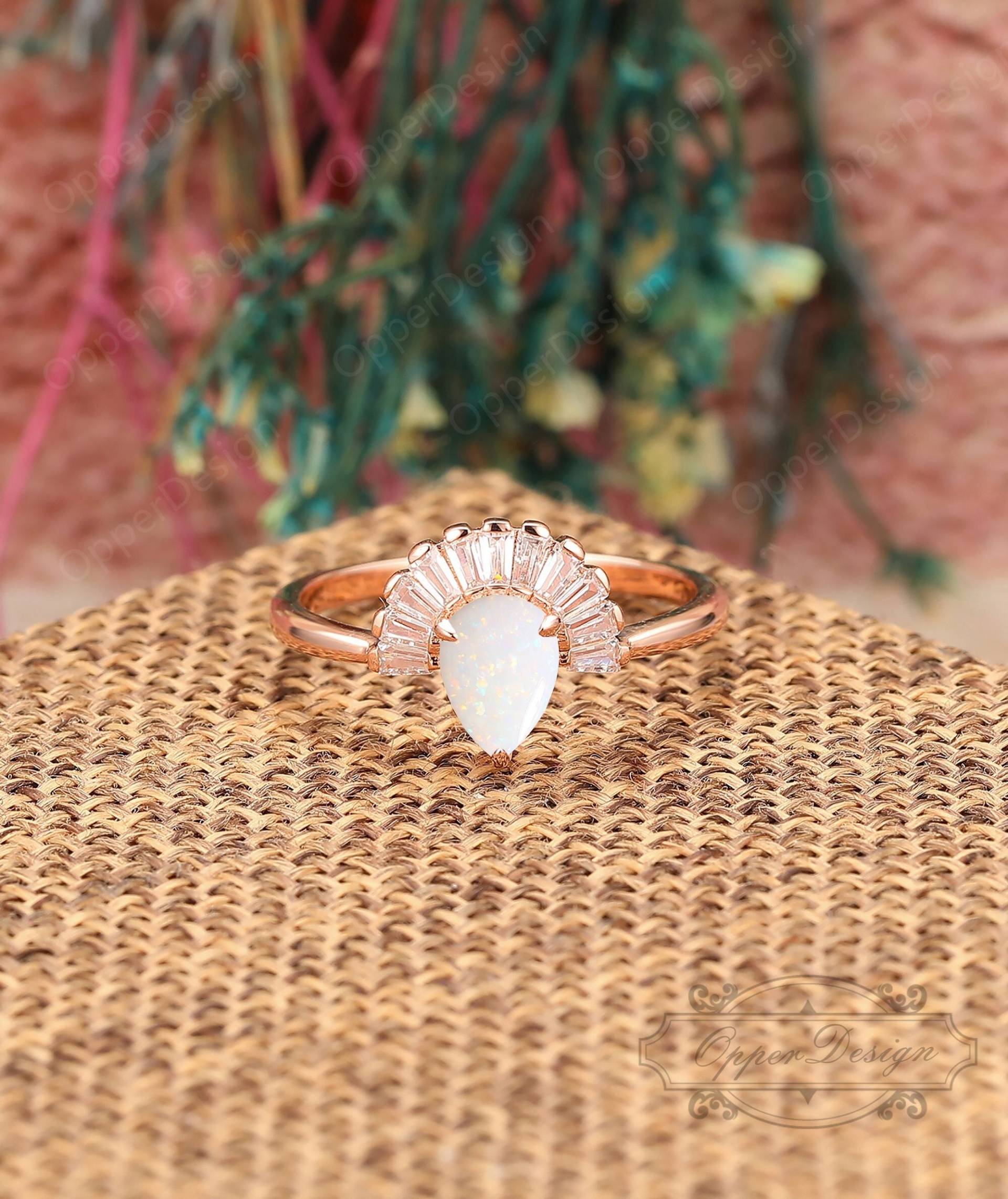 Echter Opal Hochzeitsring, 14K Rose Gold Verlobungsring, Geschenk Für Sie, Unikat Ring von OpperDesign