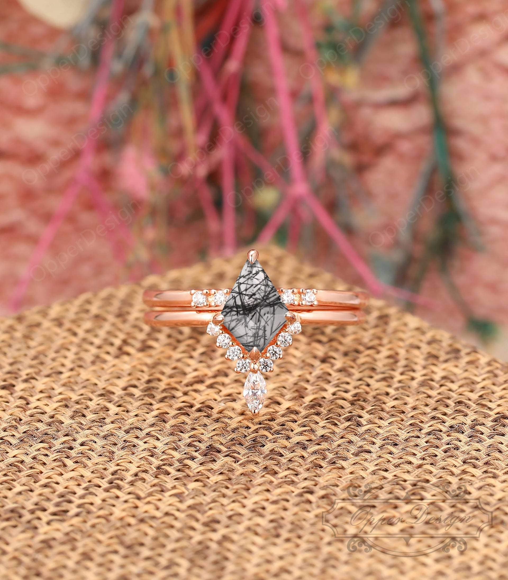 Einzigartige Hochzeit Ring Set, Rose Gold Braut Kite Cut 6x9mm Schwarz Rutilquarz Stapelring Antike Versprechen Set von OpperDesign