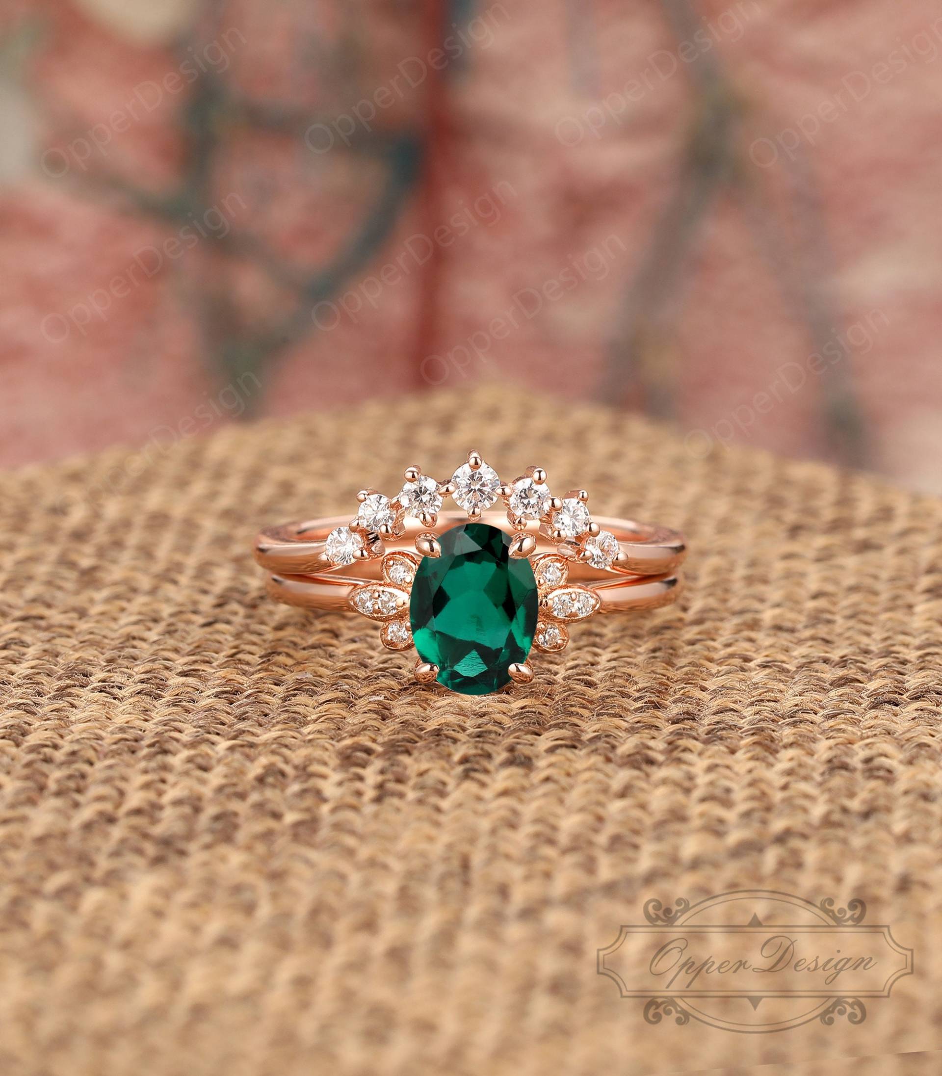 Eleganter Smaragd Brautring, 10K Rose Gold Ehering, Einzigartiger Jubiläumsring, Ovaler Versprechen Ring, Handgemachter Ring Set, Stapelring von OpperDesign