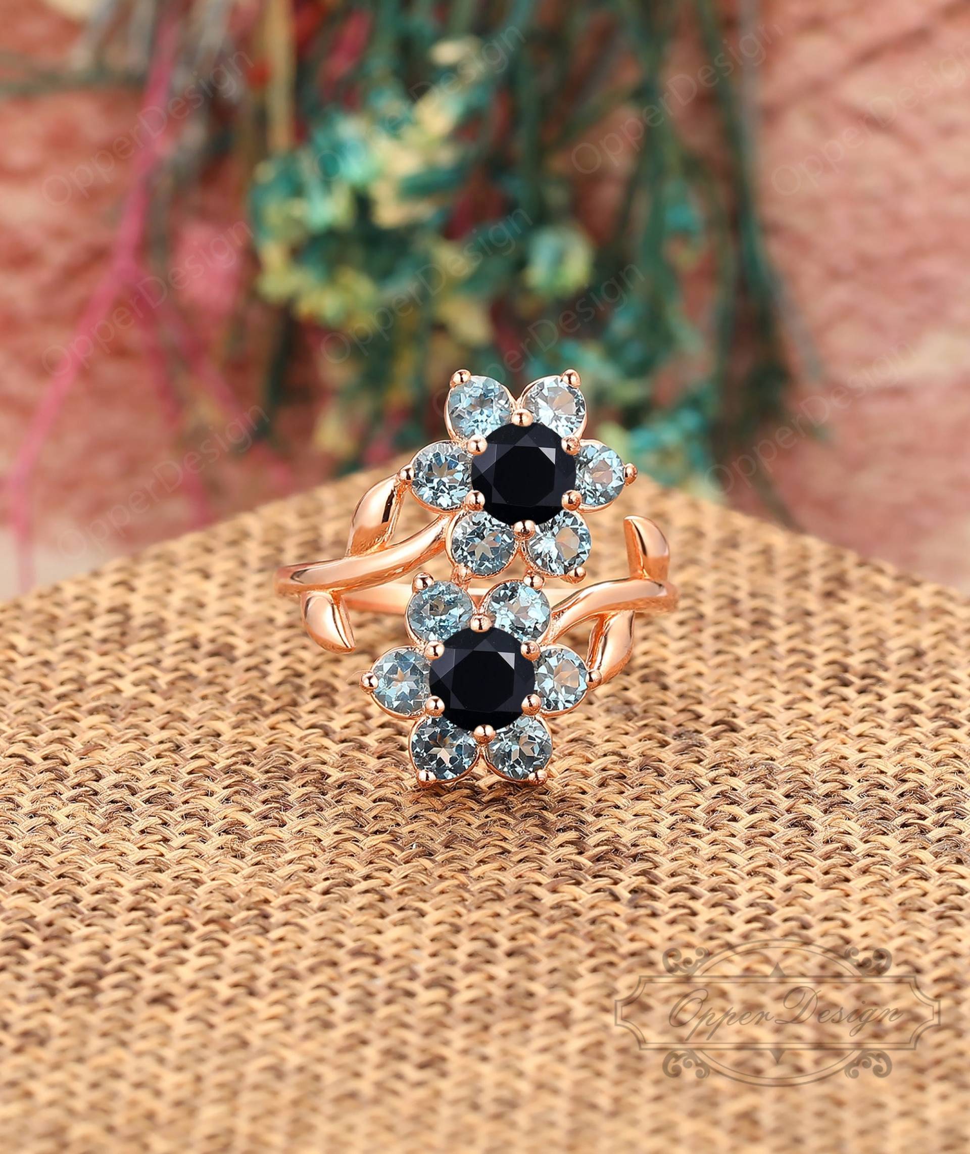 Floral Form Onyx Ehering, Personalisierte Hochzeitsring, Zarter Jahrestag Versprechen Ring, Einzigartiger Schwarzer Achat 10K Gold Braut Ring von OpperDesign