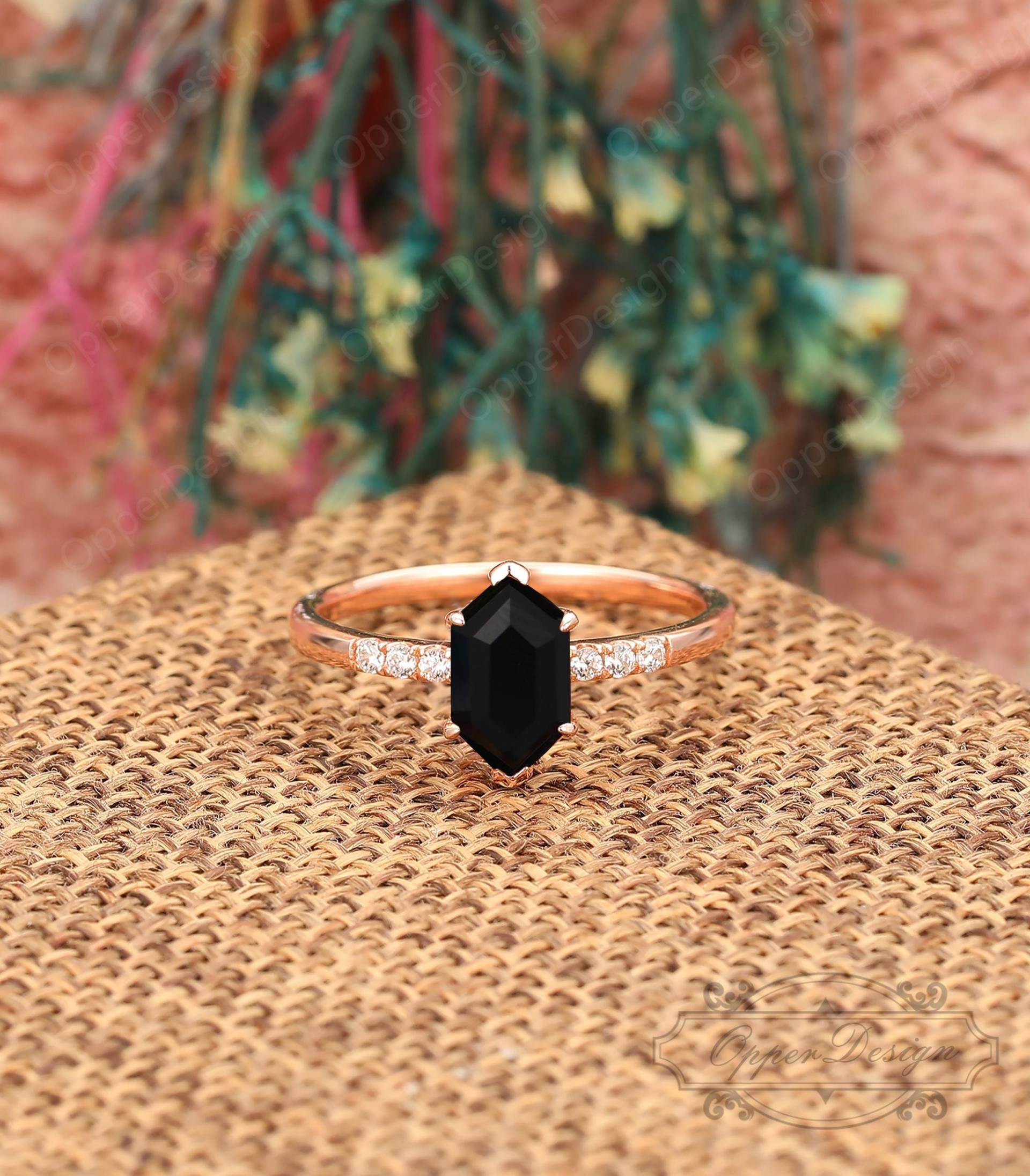 Natürlicher Onyx Ehering, Langer Hexagon Cut 5x9mm Ring, Schwarzer Achat Brautring, Einzigartiger Jubiläumsring, Zarter Ring Für Frauen von OpperDesign