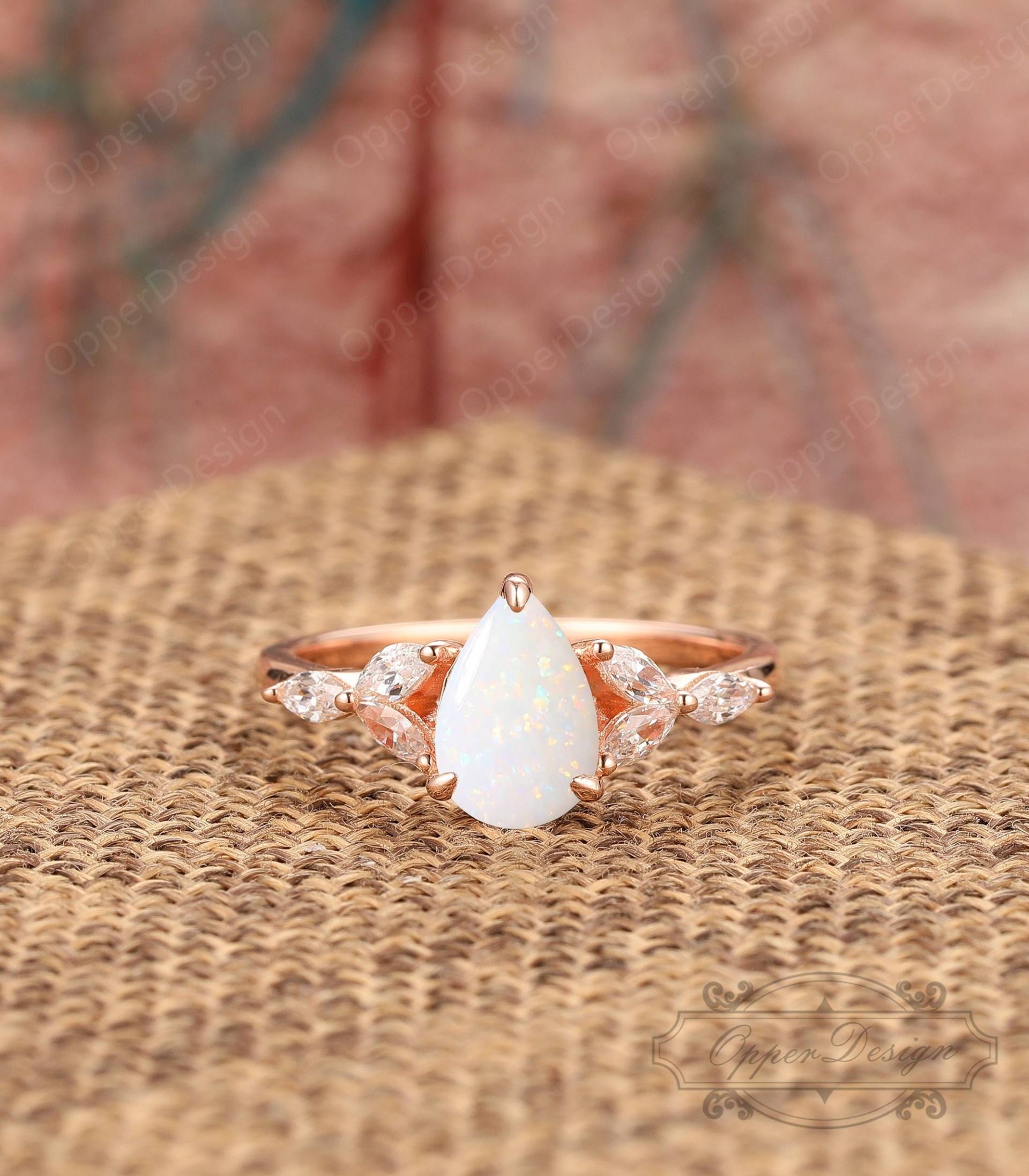 Natürlicher Opal Verlobungsring, Zierlicher Jubiläumsring, Massiver 14K Gold Brautring, Birnenschliff 6x8mm Weißer Opalring, Echter Vorschlag Ring von OpperDesign