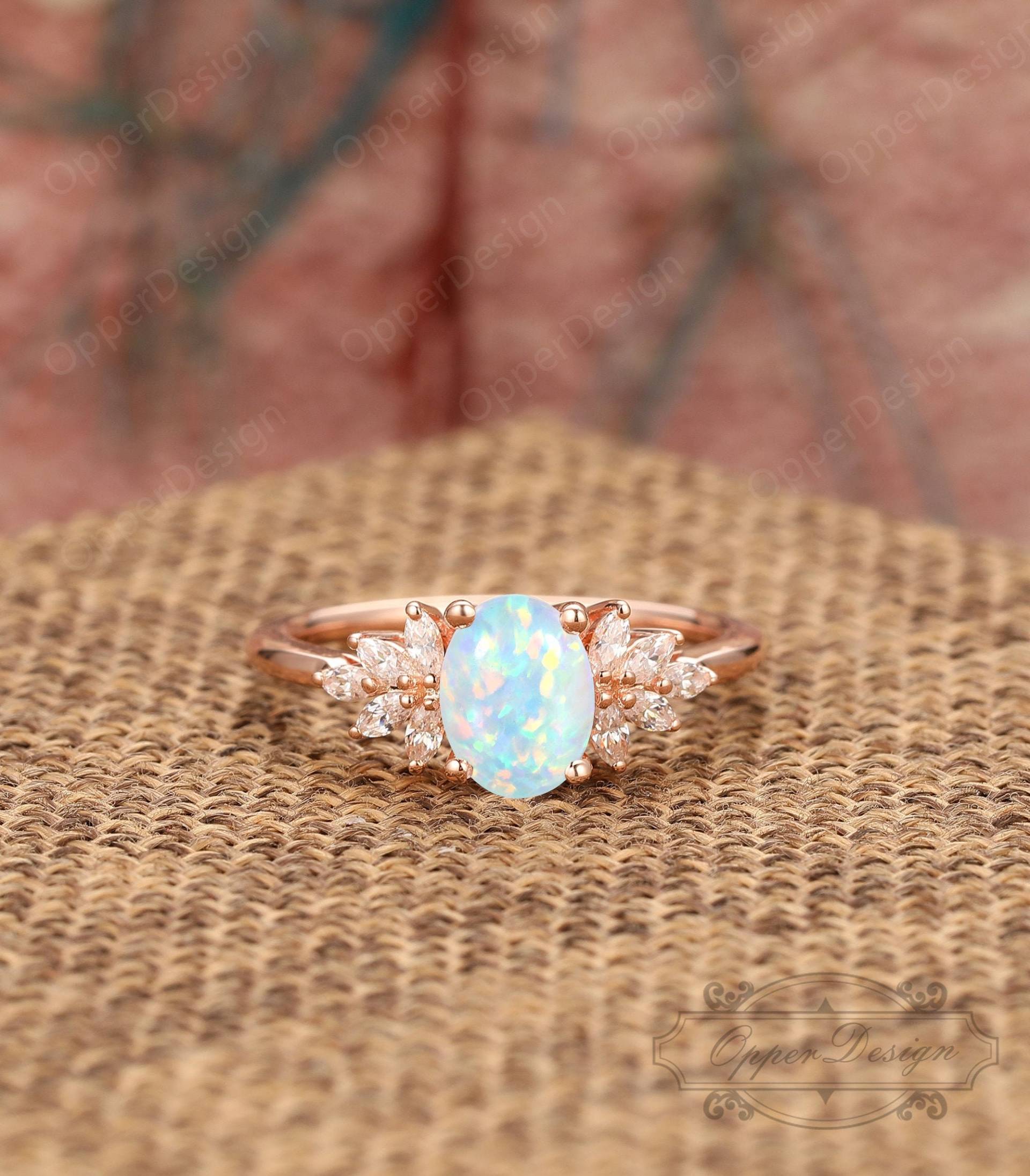 Opal Brautring, Massiver 14K Rose Gold Verlobungsring, Ovalschliff 6x8mm Regenbogen Rosa Ehering, Cluster Art Deco Opalring von OpperDesign