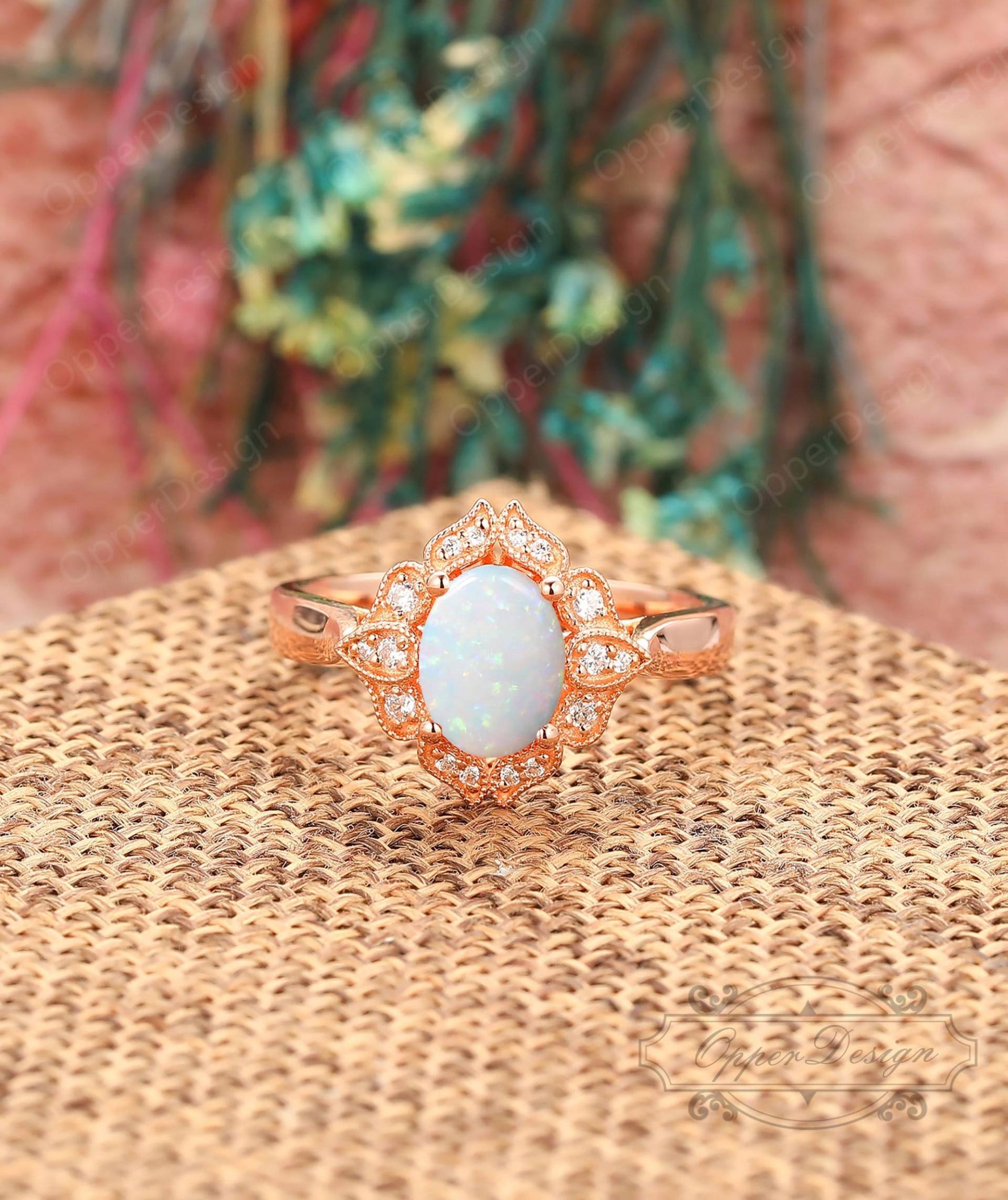 Rose Gold Ring Für Frauen, Oval Cut 6x8mm Opal Ehering, Einzigartiger Floral Halo Design Ring, Personalisierter Vintage Braut von OpperDesign