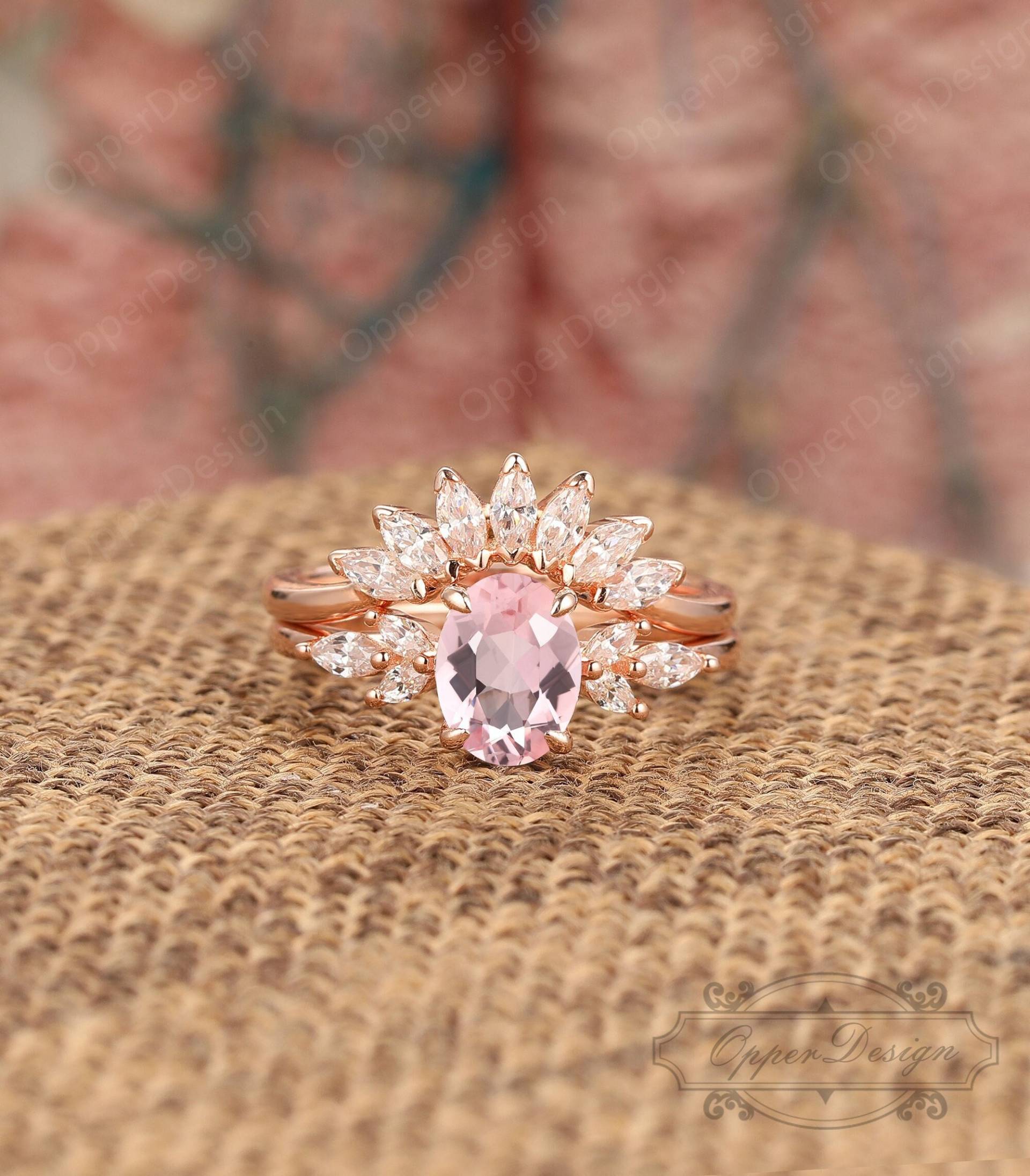 stacking Moissanite Ehering Set/Zarte Ring Natürliche Rosa Morganit Verlobungsring Art Deco Jahrestag 10K Gold von OpperDesign