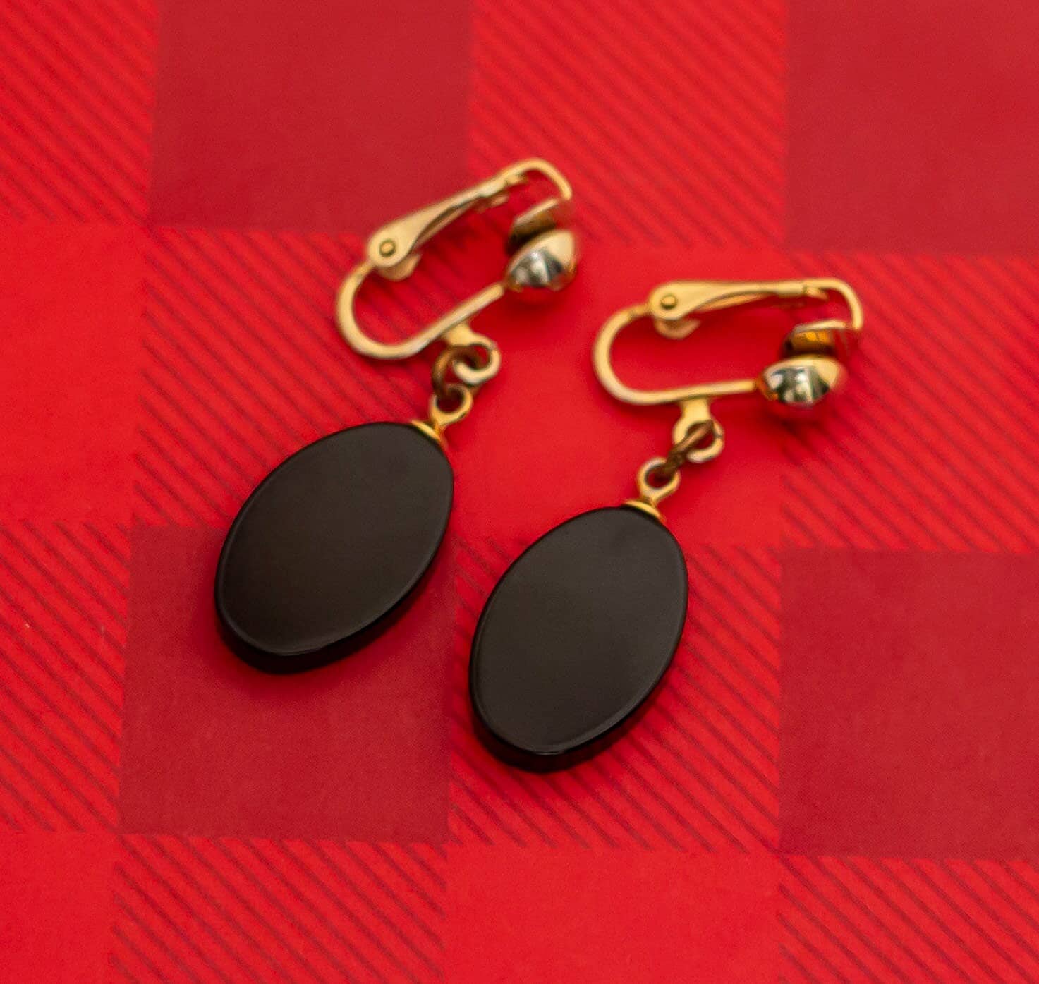 Vintage Gothic Schwarz Ovale Ohrclips - O10 Vintage Gothic Schwarz Ovale Ohrclips - O10 von Optimisticfinds
