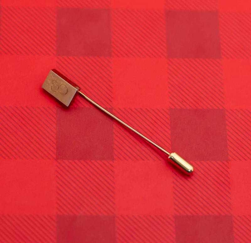 Vintage Mid Century Cursive Initial "C" Gold Ton Stick Pin - O13 von Optimisticfinds