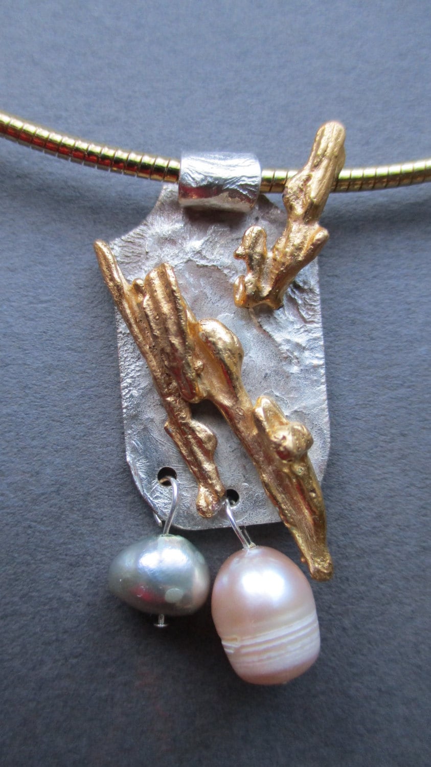 Opulente Artefakte Neuesten Modernist Beleuchtung Bolzen Halskette Pendate Mit Schlange Reif Opulente Artefakte Neuesten Modernist Beleuchtung Bolzen Halskette Pendate Mit Schlange Reif von OpulentArtifacts