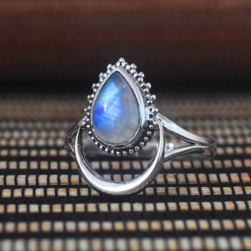 Blue Fire Regenbogen Mondstein Ring, Edelstein 925 Sterling Silber Boho Chic Halbmond Statement Handgemachter Ring von OpulentCreationCO