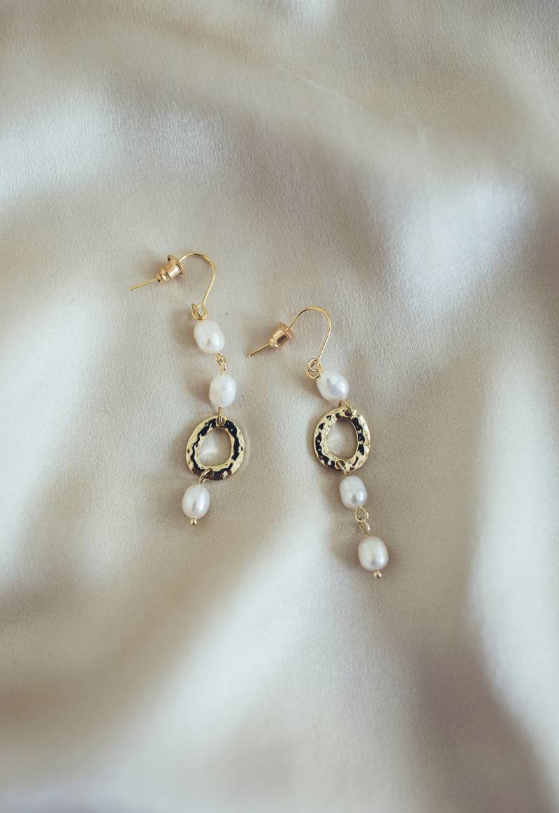 Perfekte Lange Gold-Ohrringe Mit Naturperlen von OrDesFemmes