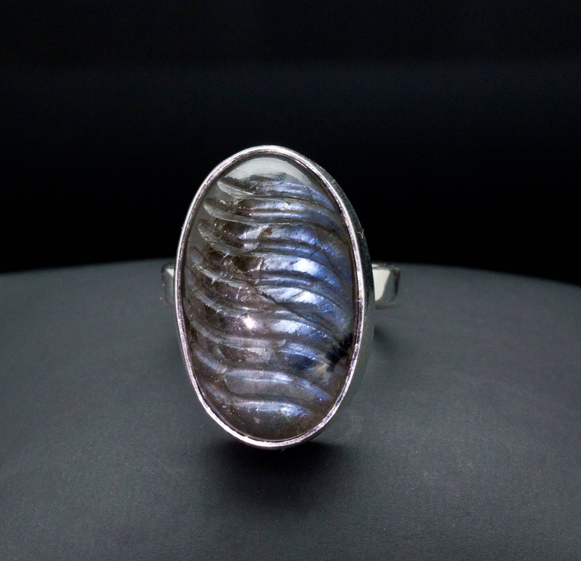 sterling Silber Geschnitzter Labradorit Ring Größe 6 von OracleFineJewelry