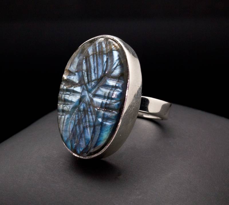 sterling Silber Geschnitzter Labradorit Ring Größe 7 von OracleFineJewelry