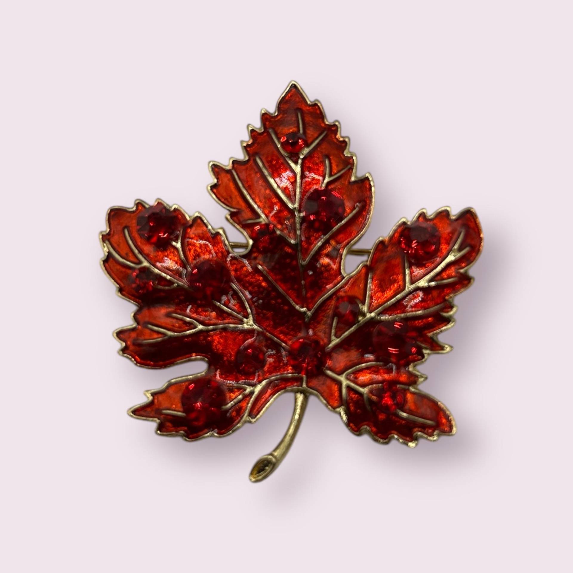 Ahornblatt Emaille Brosche Mit Strasssteine Rot von Oracleoflumos
