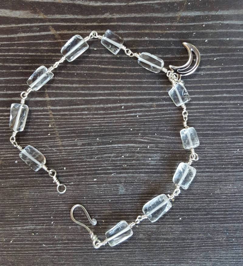 Bergkristall Perlen Armband Silber Halbmond Anhänger von OrangeKnot