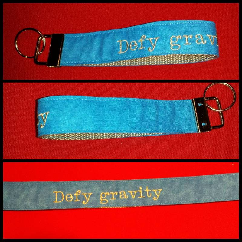 Antenne "Defy Gravitation" Armband Fob Schlüsselanhänger von OrangeRoomDesign